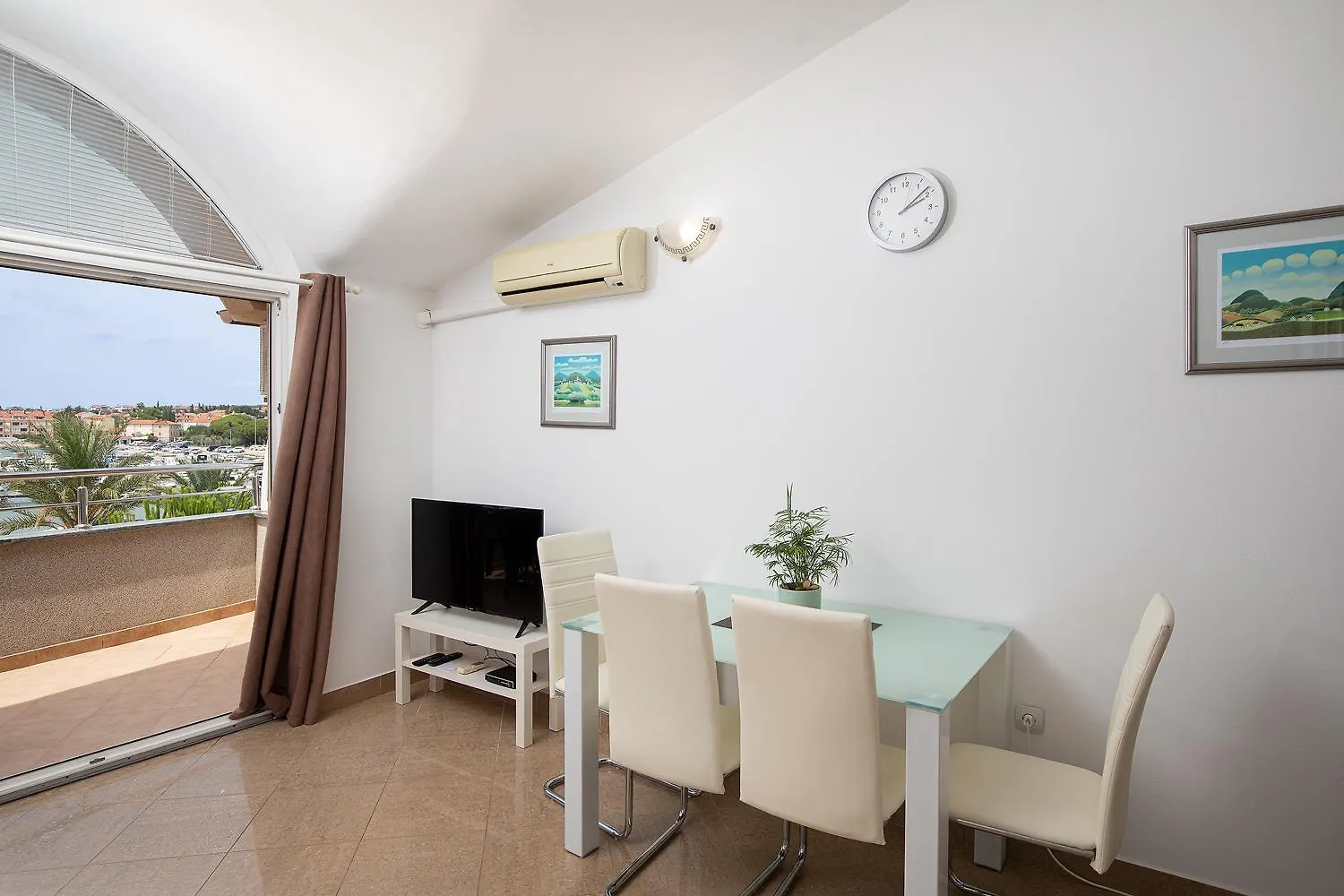 Panorama Apartments Медулин